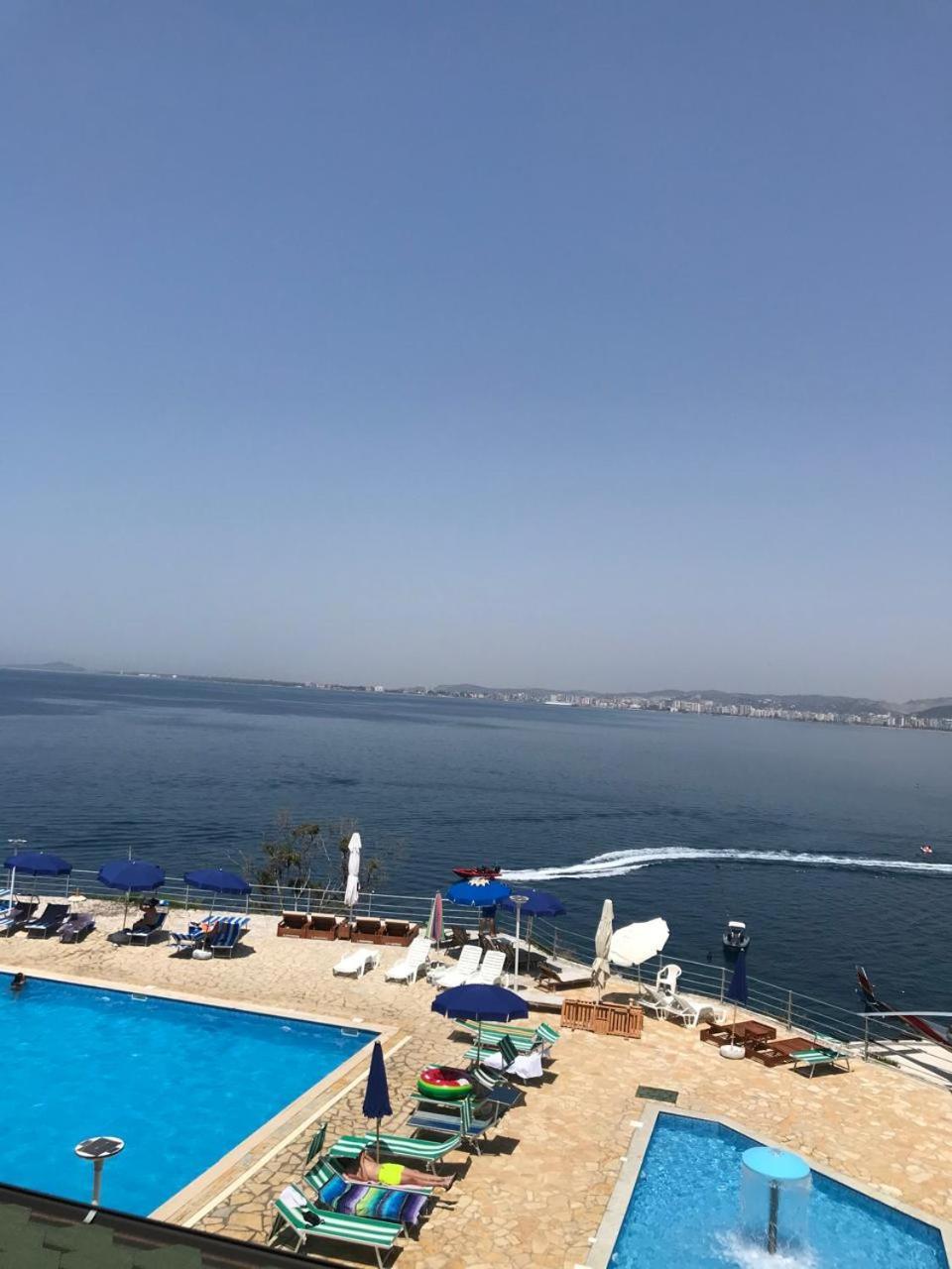 Vila Rina At Aquamarine Residence Vlorë 外观 照片